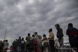 Personas migrantes han presentado quejas sobre detenciones violentas y casos de violencia sexual en el retén fronterizo de Piedras Negras, según denuncias recientes.