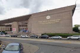 Elementos de la SSC y binomios caninos realizaron inspecciones en el Poder Judicial de San Lázaro tras una amenaza de bomba.