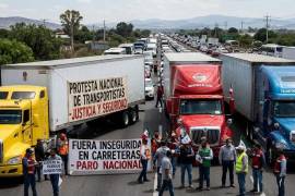 Más de 5 mil unidades de carga pesada podrían sumarse al paro nacional indefinido en la Región Centro y Piedras Negras.