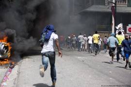 Los manifestantes quemaron vehículos en la capital y otras partes del país y saquearon establecimientos