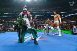 Mr. Iguana y Psycho Clown hicieron su entrada triunfal al ring de SmackDown ante una arena llena de aficionados.