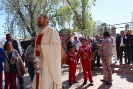 El grupo “Nacho y sus Teclas” inauguró las celebraciones en la Catedral de Saltillo, entonando “Las Mañanitas” en honor a Santa Cecilia.