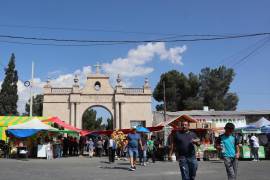 La celebración del Día de Muertos en Saltillo unió a familias en torno al recuerdo y homenaje de quienes ya no están, en un ambiente de paz y color.