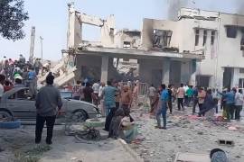 Escuela femenina en Hormozgán quedó bajo escombros tras bombardeo; autoridades iraníes reportan decenas de niñas fallecidas y vuelos suspendidos en la región.