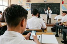 La propuesta presentada en el Congreso de Coahuila busca disminuir el uso excesivo de celulares en los planteles educativos.