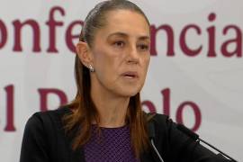 La presidenta Claudia Sheinbaum aseguró que el gobernador de Sinaloa, Rubén Rocha Moya, permanece en la entidad, luego de versiones difundidas sobre una supuesta salida del mandatario estatal.