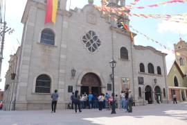 A pesar de la falta de festividades, el templo estuvo abarrotado de fieles durante las misas en honor a San Francisco de Asís.