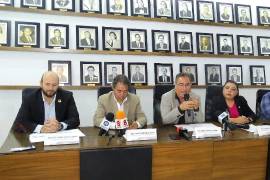 Pablo García Chacón (centro) preside también la Canacintra-Torreón.