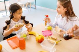 La SCJN validó los lineamientos que restringen la venta y publicidad de productos con sellos de advertencia dentro de las escuelas.