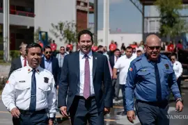 El alcalde saltillense insiste en la aplicación de inversiones públicas en CFE para mejorar el servicio.