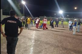 El accidente ocurrió en uno de los campos deportivos del Valle de Parras, donde diariamente se reúnen decenas de personas para practicar softbol y participar en encuentros recreativos.