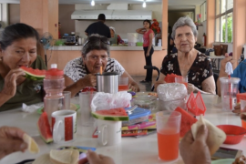 Los CAIPM brindan una comida diaria a adultos mayores de las cinco regiones de Coahuila.