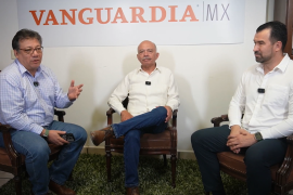 Óscar Pimentel durante el episodio de Conversaciones, compartió su visión sobre la gobernabilidad democrática en Coahuila.