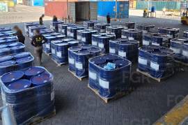 La FGR y la SSPC localizaron dos contenedores con sustancias químicas en la aduana de Manzanillo durante un operativo contra drogas sintéticas.