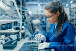 Mujeres representan más de un tercio del personal en la industria manufacturera mexicana, especialmente en sectores como el textil, automotriz y electrónico.