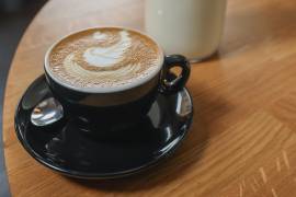 Una granja escocesa está ofreciendo lo que factura como la taza de café más cara del Reino Unido: 272 libras esterlinas (344 dólares) por un flat white.