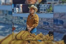 Se podrán adquirir productos del maestro artesano Juan Gamboa, ganador del Premio Estatal de Artesanía 2024 y defensor del agua y la tierra en El Porvenir de Jalpa.