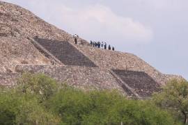 Los guías se apresuraron también a llamar a los transportes para que se acercaran con rapidez y pudieran refugiar a los turistas.
