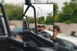 Los detenidos por el ataque a la Secundaria 13 fueron trasladados en una unidad de seguridad,; la Fiscalía de Coahuila integra la carpeta de investigación para definir su situación legal.