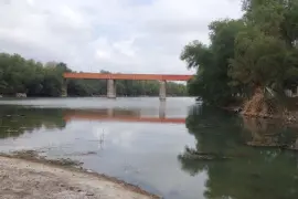 Conagua confirmó descargas de aguas residuales sin tratamiento hacia afluentes del río Sabinas.