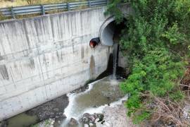 Los derrames fueron observados en un periodo sin lluvias y luego de desaparecer por completo el caudal originado por la tormenta “Alberto” en el río Santa Catarina.