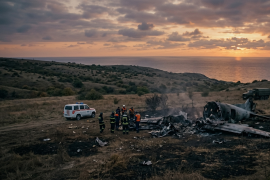 Especialistas de la comisión de investigación trabajan sobre el terreno para analizar el “fallo técnico” que habría provocado la caída de la aeronave este lunes alrededor de las 18:00 horas.