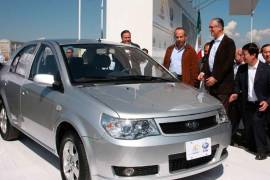 La historia de FAW es la menos afortunada, pues comenzó a comercializarse en tiendas Elektra en 2008, pero la crisis de ese año deprimió las ventas de autos y se canceló el proyecto.