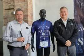 Erasmo Ramos Gil, titular del área de Inclusión de la CDHEC, junto a José Ángel Rodríguez Canales, presidente del organismo, dieron a conocer los detalles de la carrera y de dos convocatorias para jóvenes.