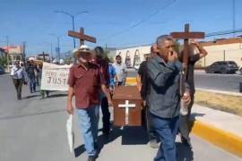 Ahora son los que trabajaron en AHMSA y están pensionados, quienes salen a protestar.