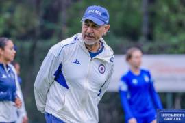 Raúl “Potro” Gutiérrez dejaría el banquillo de Cruz Azul Femenil después de la controversia generada por su participación en el aniversario del América.