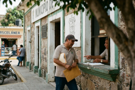 Reportes recientes de Coparmex señalan que la corrupción en municipios ha evolucionado de solicitudes de efectivo a exigencias de aportaciones en especie para liberar permisos.