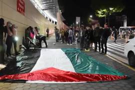 Hacen performance contra el genocidio en Palestina en Zona Maco