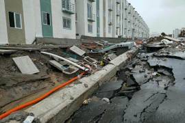 Banquetas partidas, pavimento hundido y redes de servicios destrozadas es el saldo tras las tormentas en el complejo.