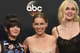 Emilia Clarke tuvo la culpa del error en Game of Thrones, dice Sophie Turner