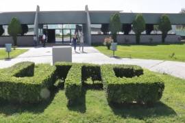 El objetivo es atender la alta demanda educativa sin construir nueva infraestructura.