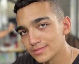 Alexander, un estadounidense-israelí que se alistó en el ejército israelí, tenía 19 años cuando lo sacaron de su base en el sur de Israel durante el ataque terrorista del 7 de octubre de 2023.