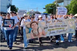 Marcha por la paz en Culiacán, Sinaloa, tras la muerte del menor Juan Alejandro a causa de un ataque armado entre grupos criminales
