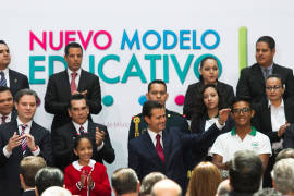 Mantener la educación sin cambio no era opción, afirma Peña Nieto