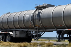 El combustible era transportado en dos autotanques acoplados a un tractocamión cuyo conductor fue detenido por las autoridades federales.