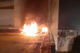 Cuba reporta que su embajada en París fue atacada con bombas molotov y responsabiliza a EU