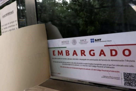 El SAT puede iniciar embargos contra contribuyentes que no respondan a un crédito fiscal dentro del plazo legal.