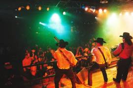 Se observó que los jóvenes dedican desde 30 minutos hasta 10 horas diarias a escuchar música y entre lo más sonado están los narcocorridos, el reggaetón y la música popular internacional.