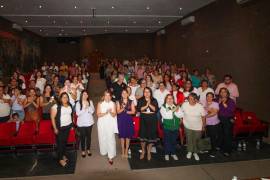 Laura Cueva encabezó la charla “Mujeres sin reglas; menopausia consciente” como parte del Movimiento Violeta.