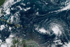 La onda tropical está produciendo una amplia zona de chubascos desorganizados y tormentas, señaló en su boletín el NHC