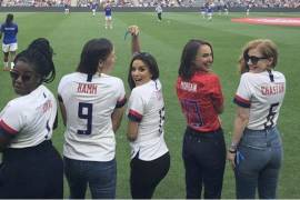 Natalie Portman reúne a un grupo de famosas para fundar un equipo de futbol femenil