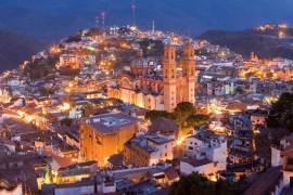 El alcalde de Taxco, Mario Figueroa Mundo, dio el Grito de Independencia encerrado en el ayuntamiento.