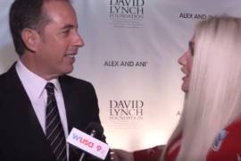 “No sé quién era aquella”: Jerry Seinfeld le niega abrazo a Kesha