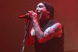 Marilyn Manson se derrumba durante concierto