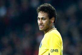 Neymar vuelve a jugar fútbol callejero