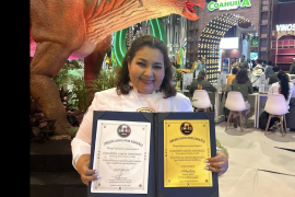 Elizabeth García recibió en el Tianguis Turístico el reconocimiento al Día del Taco y al Concurso de la Tortilla de Harina, eventos que han fortalecido la identidad gastronómica de Monclova.